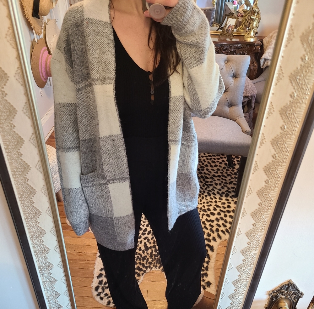 Color Block Cardigan - Picture 2 of 8